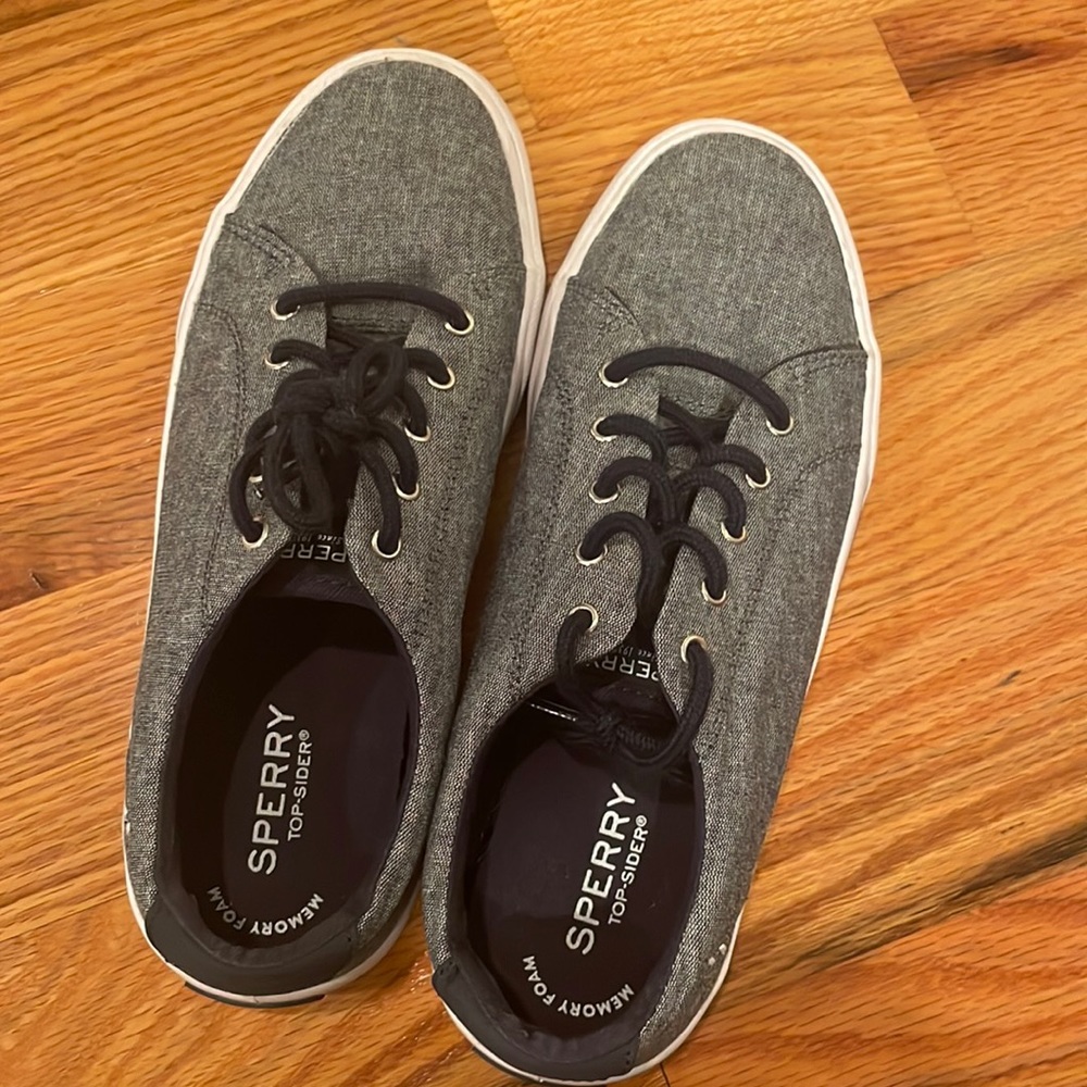 Boys Sperry striper II sneakers. Like new. Maybe worn once.